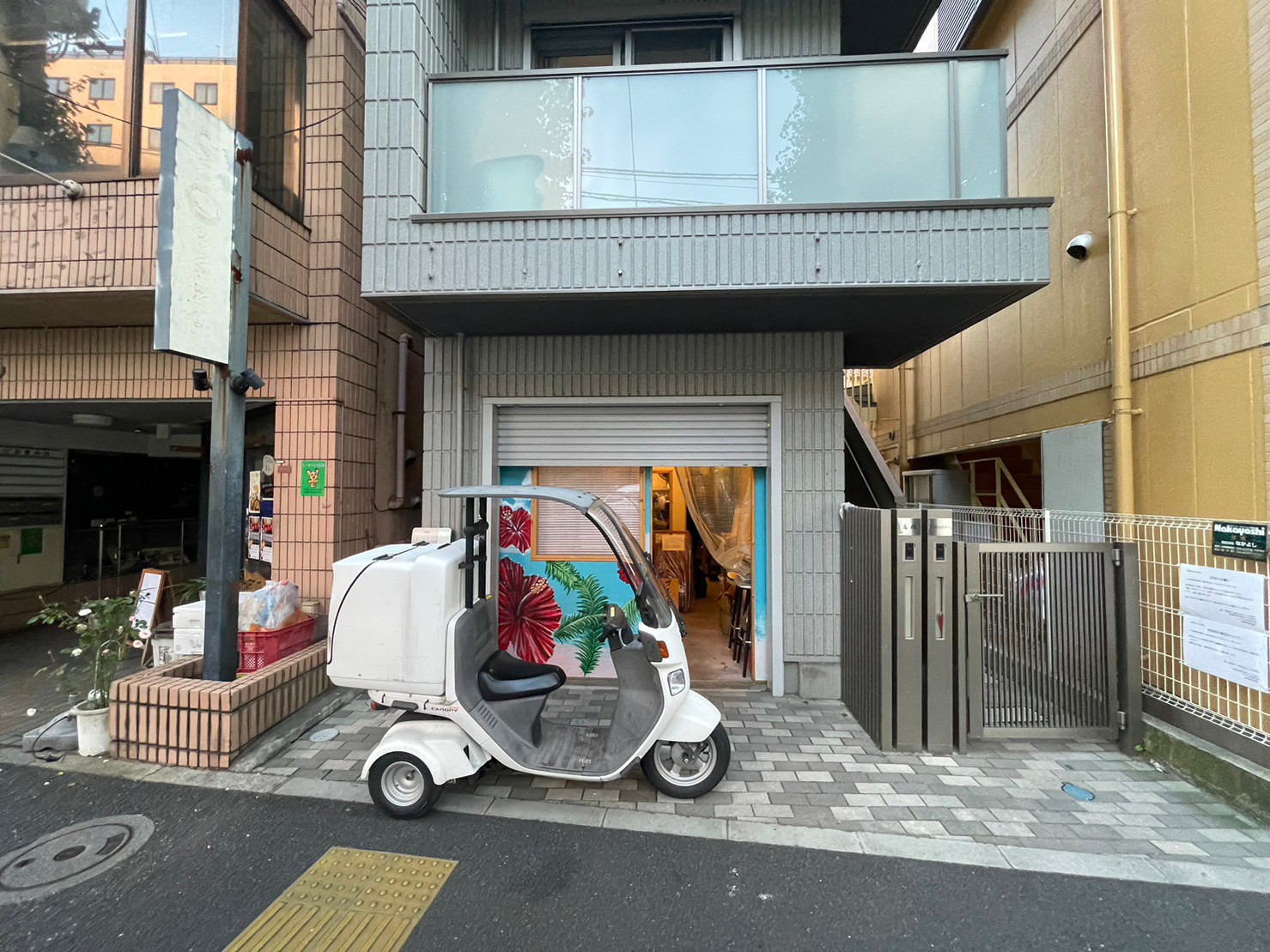 東高円寺駅徒歩2分　青梅街道沿いにある内装美麗な沖縄そば屋居抜き店舗！